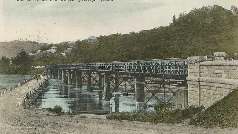 Queen's bridge