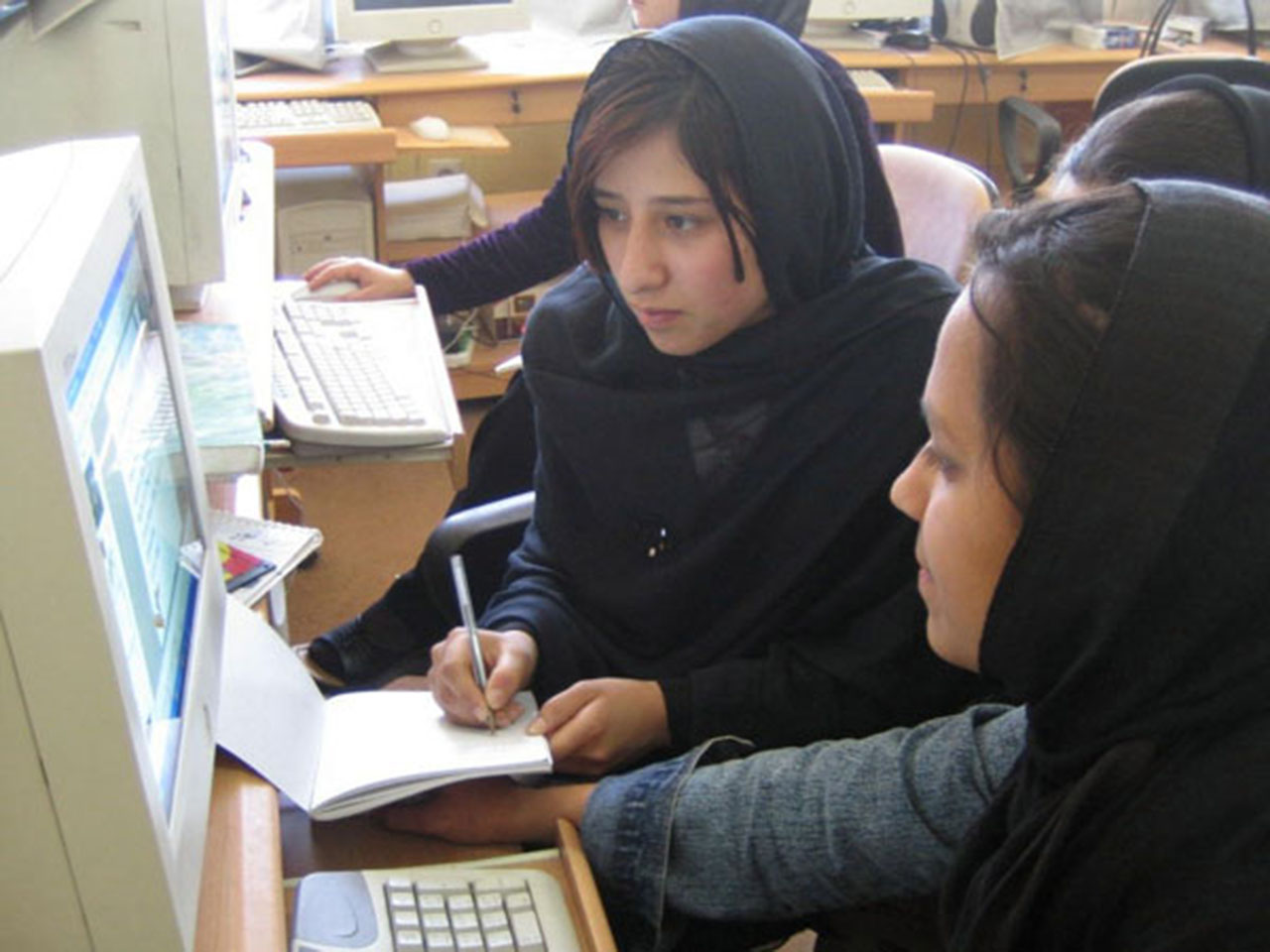 female_students_of_afghanistan_in_200