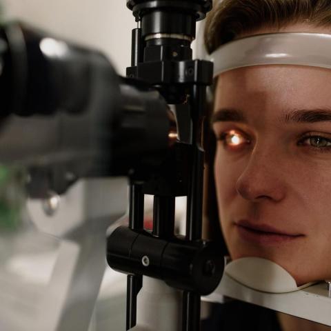 eye test in progress eye test in progress